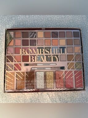 Paris Hilton Bombshell Beauty 54-Piece Ultimate Face & Eye Palette Approx 11”x9”